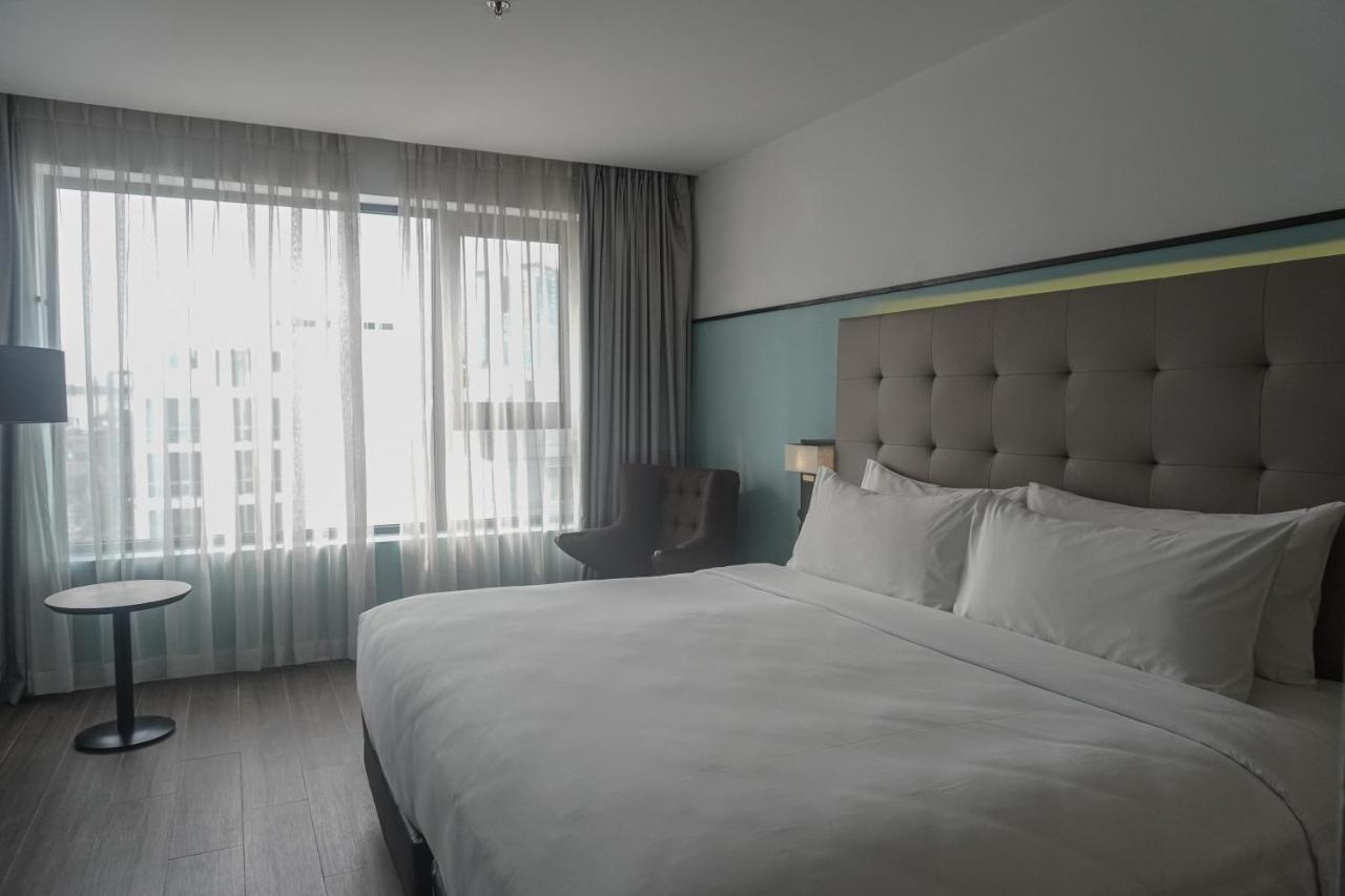 M Village Hotel Ton That Dam Хошимін Екстер'єр фото